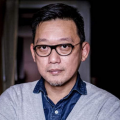 韩国三级做爰楼梯在线